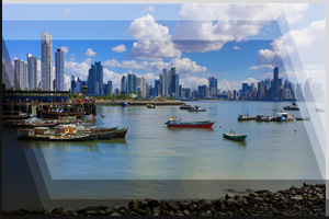 Cityfoto 46 - Panama, Panama City, Skyline mit Fischerbooten